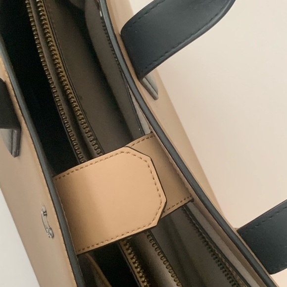 Halston heritage bag 💼 - Picture 7 of 7